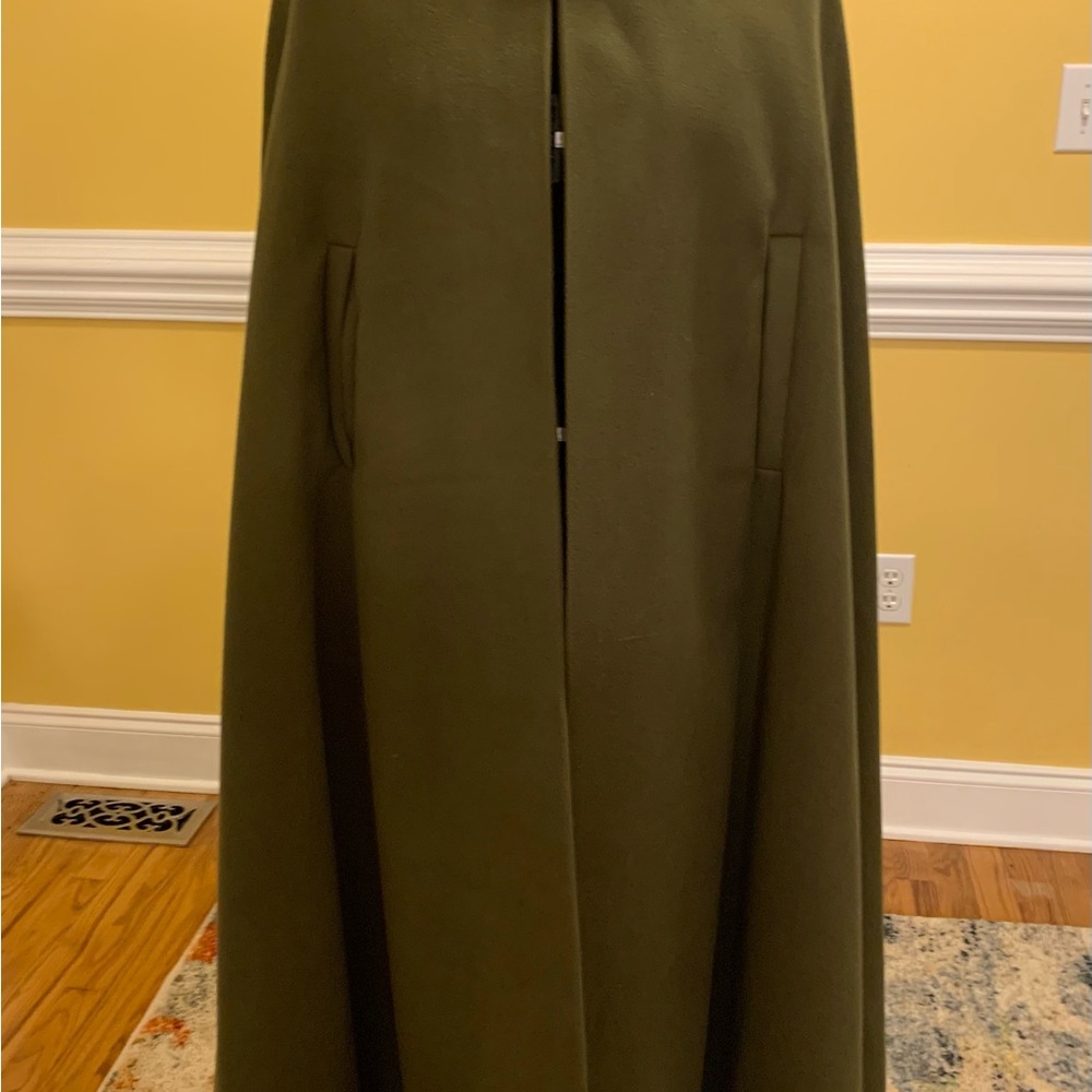 Elegant Olive Green Cape - Picture 2 of 7